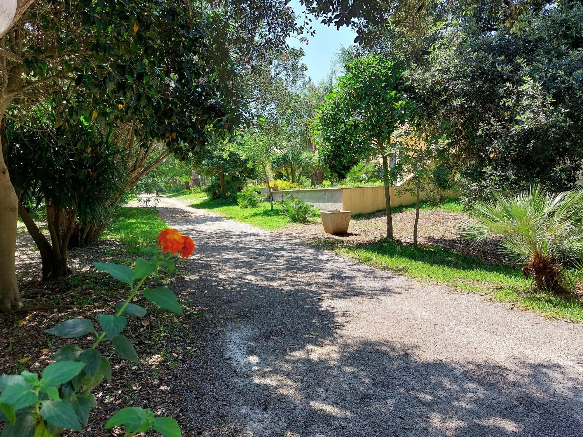 Masseria Lama Torre dell'Orso Exterior photo