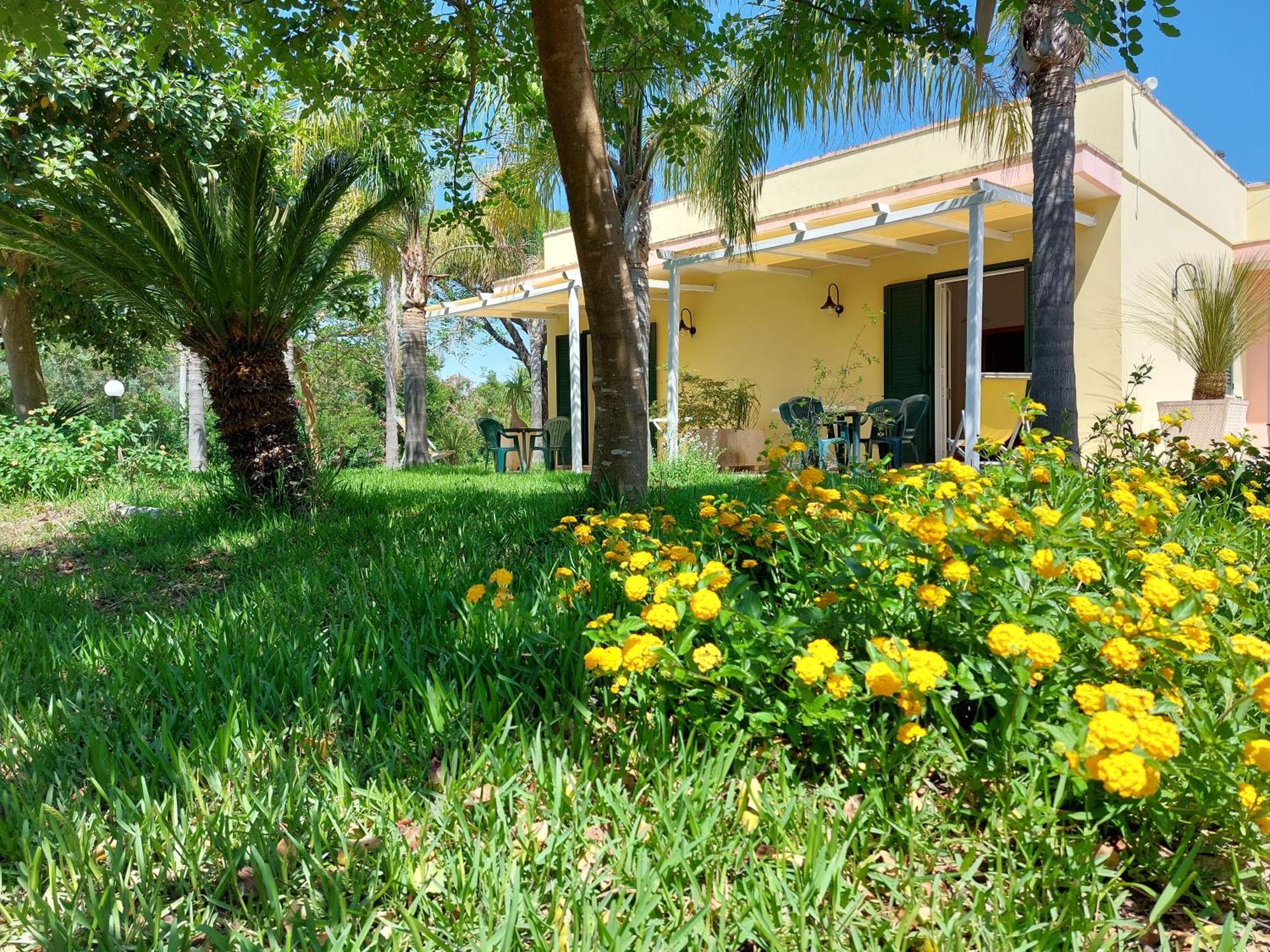 Masseria Lama Torre dell'Orso Exterior photo