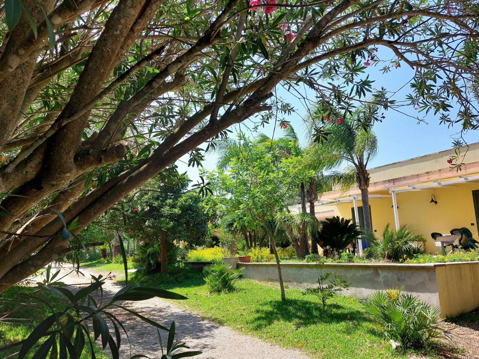 Masseria Lama Torre dell'Orso Exterior photo
